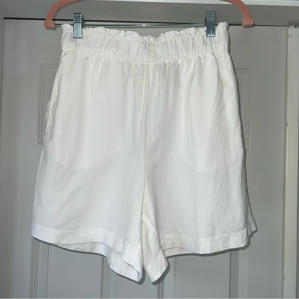 H&M white linen blend small shorts